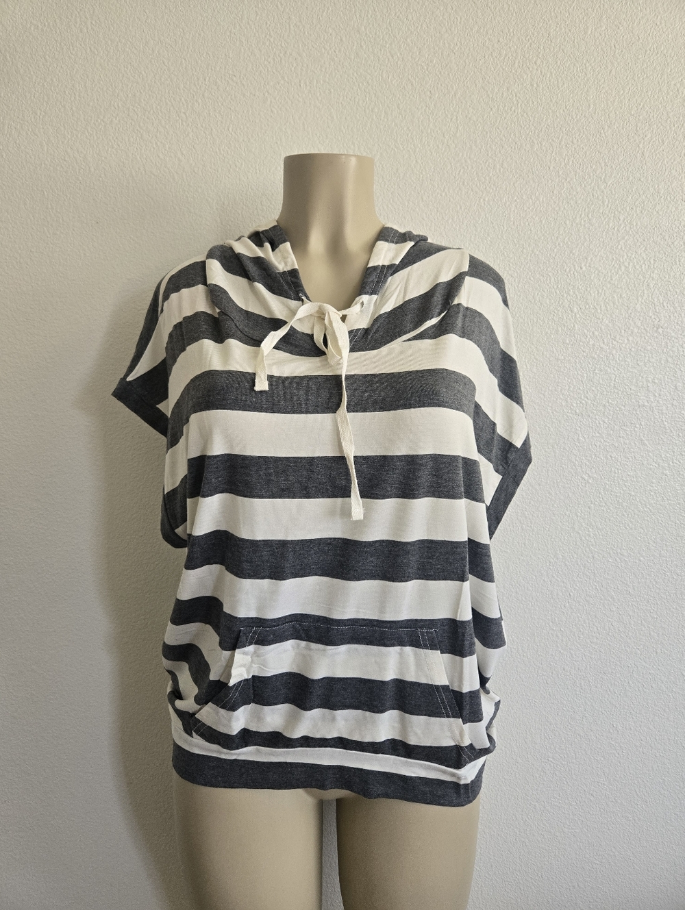 Striped Hooded Short-Sleeve Top in White and Charcoal